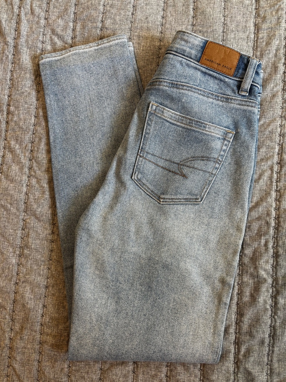 American Eagle MOM Straight Jean